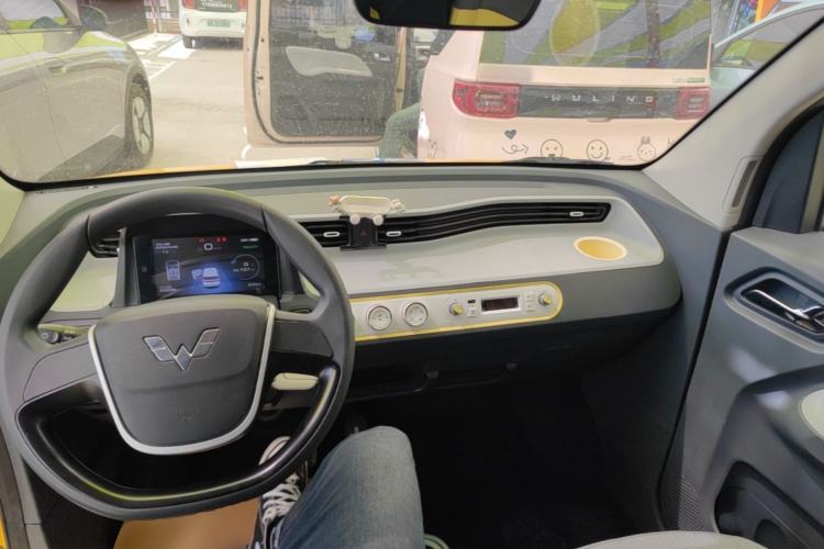 Used Wuling Hongguang MINIEV 2022 Macaron Premium Model – Lithium Iron Phosphate Center Console