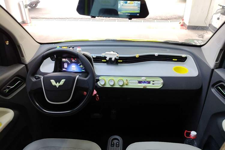 Used Wuling Hongguang MINIEV 2022 Macaron-Color Edition Lithium Iron Phosphate Center Console