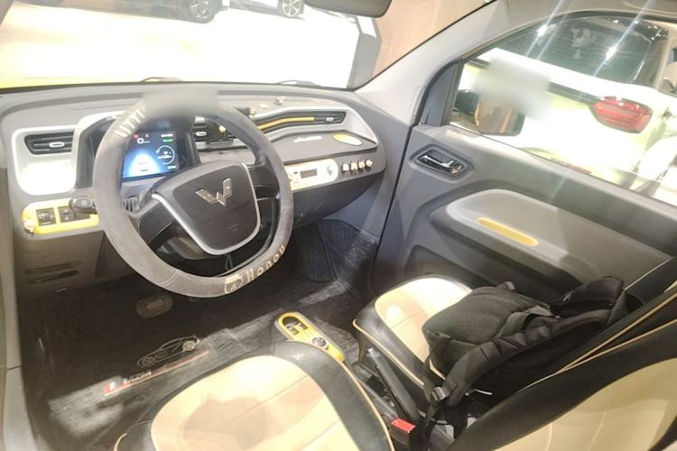 Used Wuling Hongguang MINIEV 2022 Macaron Premium Model – Lithium Ternary Battery Center Console
