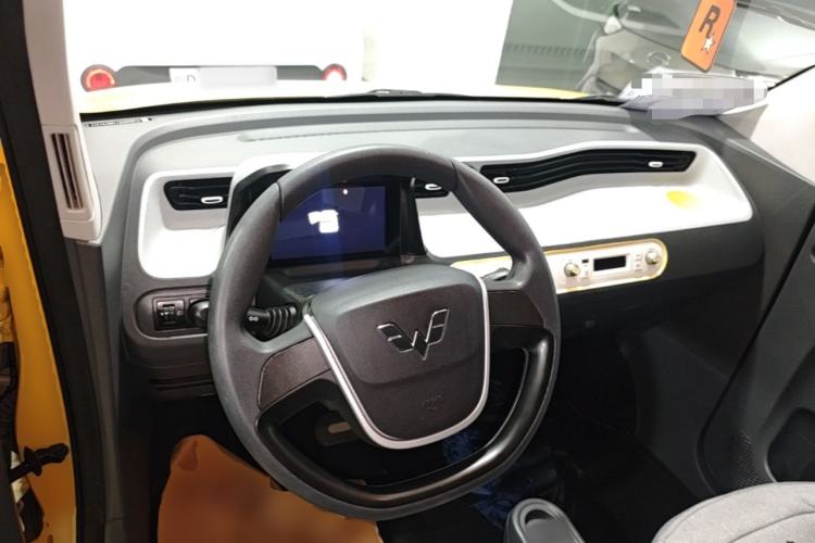 Used Wuling Hongguang MINIEV 2022 Macaron Fashion Model Lithium Iron Phosphate Center Console