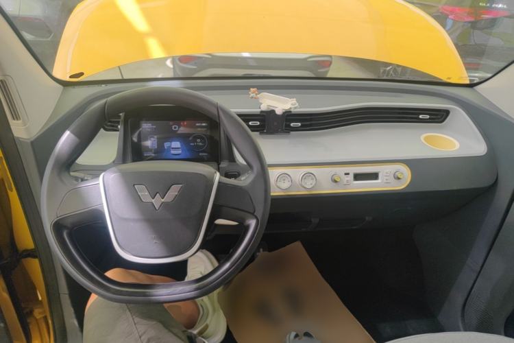 Used Wuling Hongguang MINIEV 2022 Macaron Premium Model – Lithium Iron Phosphate Center Console