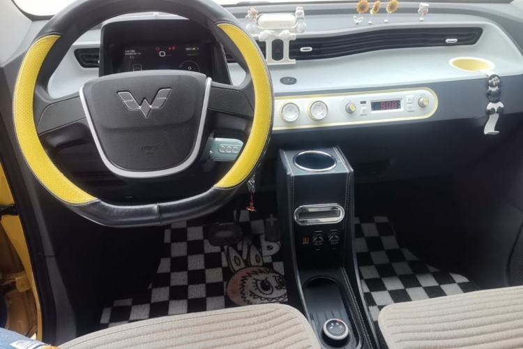 Used Wuling Hongguang MINIEV 2022 Macaron Premium Model – Lithium Iron Phosphate Center Console