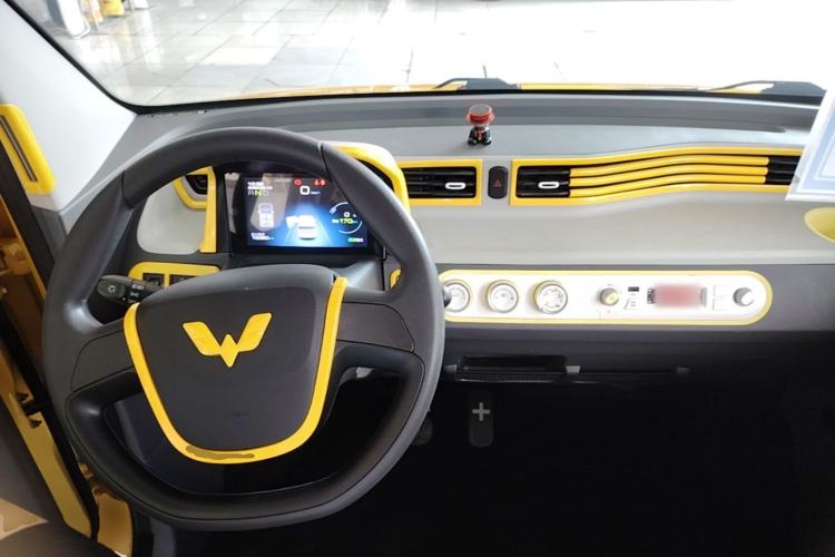 Used Wuling Hongguang MINIEV 2022 Macaron Premium Model – Lithium Iron Phosphate Center Console