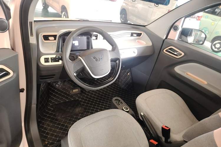Used Wuling Hongguang MINIEV 2022 Macaron Premium Model – Lithium Iron Phosphate Center Console