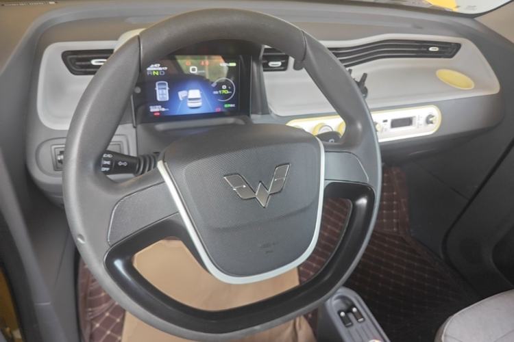 Used Wuling Hongguang MINIEV 2022 Macaron Premium Model – Lithium Iron Phosphate Center Console