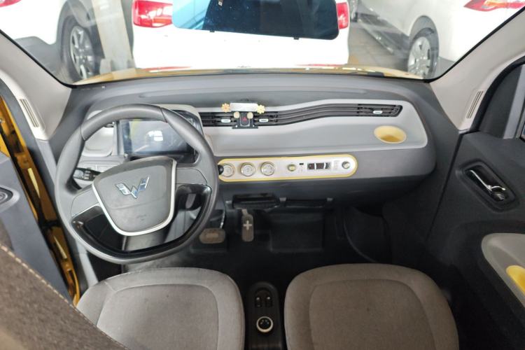 Used Wuling Hongguang MINIEV 2022 Macaron Premium Model – Lithium Iron Phosphate Center Console