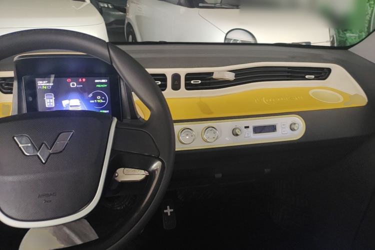 Used Wuling Hongguang MINIEV 2022 Macaron Premium Model – Lithium Iron Phosphate Center Console