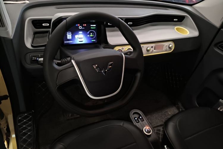 Used Wuling Hongguang MINIEV 2022 Zizai Version Lithium Iron Phosphate Center Console