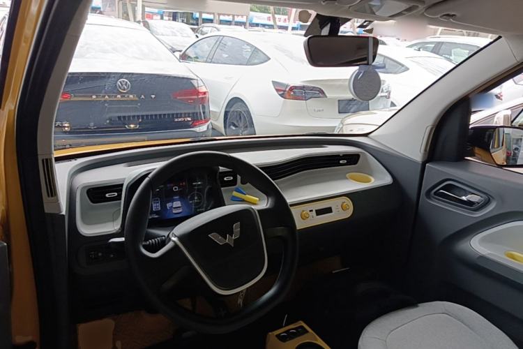 Used Wuling Hongguang MINIEV 2022 Macaron Premium Model – Lithium Iron Phosphate Center Console