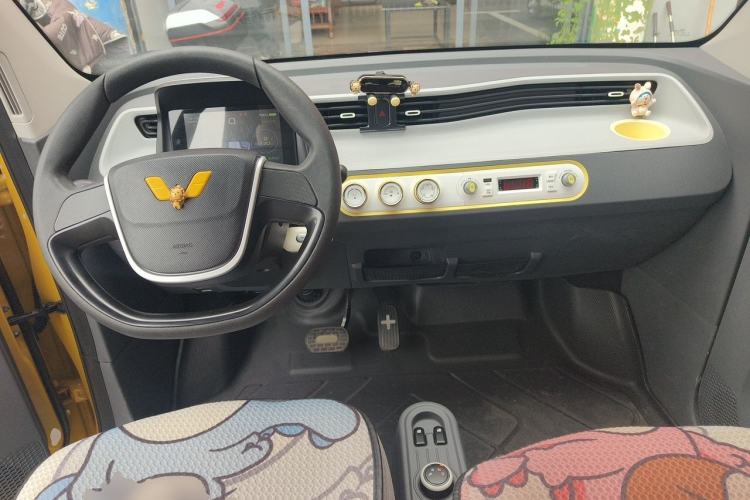 Used Wuling Hongguang MINIEV 2022 Macaron Premium Model – Lithium Ternary Battery Center Console