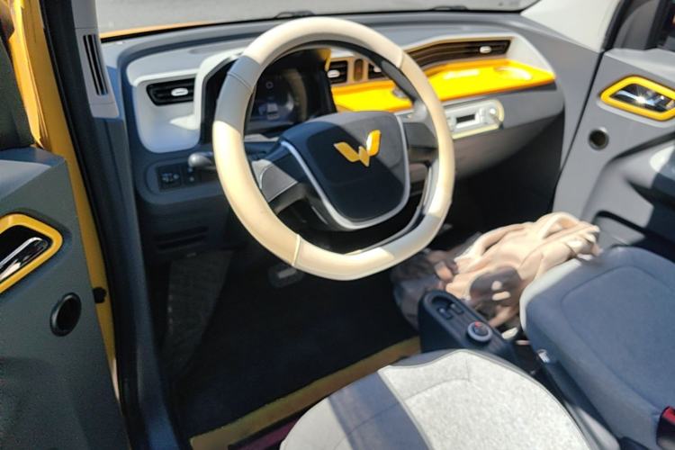 Used Wuling Hongguang MINIEV 2022 Macaron Fashion Model Lithium Iron Phosphate Center Console