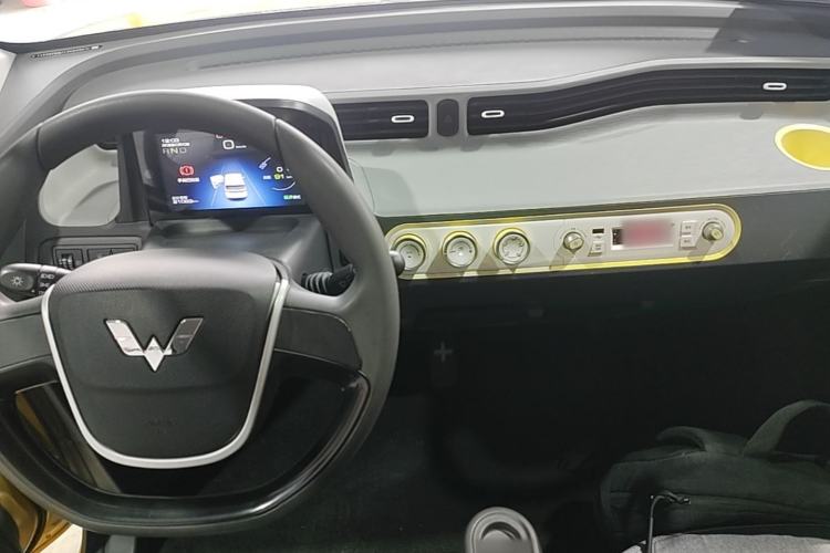 Used Wuling Hongguang MINIEV 2022 Macaron Premium Model – Lithium Ternary Battery Center Console