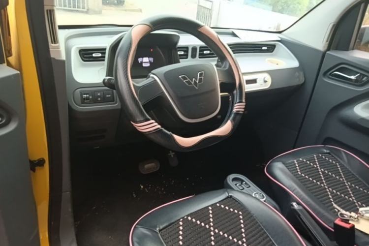 Used Wuling Hongguang MINIEV 2022 Macaron Premium Model – Lithium Iron Phosphate Center Console