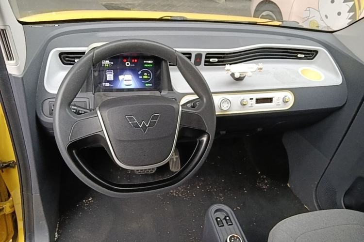 Used Wuling Hongguang MINIEV 2022 Macaron Premium Model – Lithium Iron Phosphate Center Console