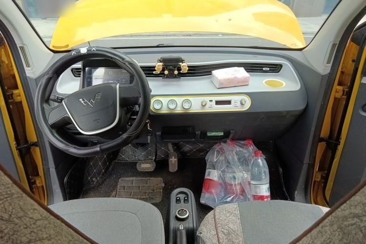 Used Wuling Hongguang MINIEV 2022 Macaron Premium Model – Lithium Iron Phosphate Center Console