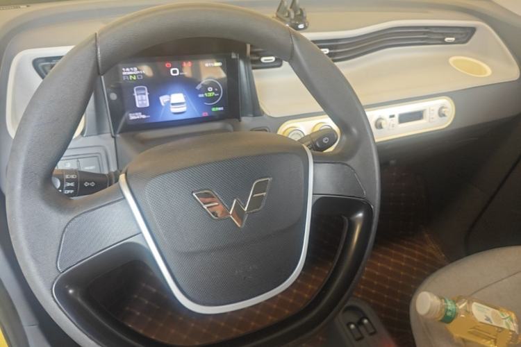 Used Wuling Hongguang MINIEV 2022 Macaron Premium Model – Lithium Iron Phosphate Center Console
