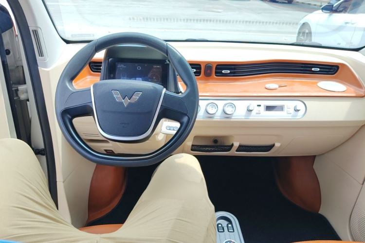 Used Wuling Hongguang MINIEV 2022 Macaron Premium Model – Lithium Iron Phosphate Center Console