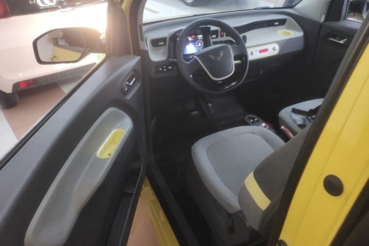 Used Wuling Hongguang MINIEV 2022 Macaron Premium Model – Lithium Ternary Battery Driver Seat