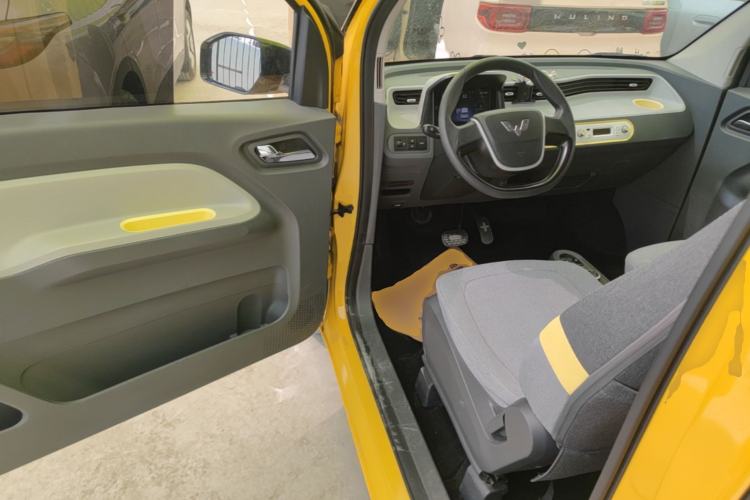 Used Wuling Hongguang MINIEV 2022 Macaron Premium Model – Lithium Iron Phosphate Driver Seat