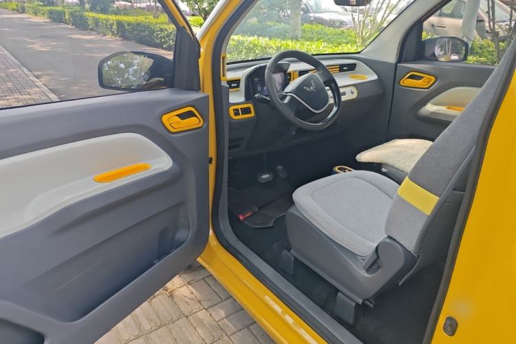 Used Wuling Hongguang MINIEV 2022 Macaron Fashion Model Lithium Iron Phosphate Driver Seat