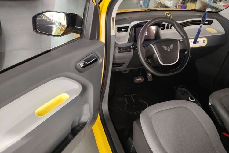 Used Wuling Hongguang MINIEV 2022 Macaron Fashion Model Lithium Iron Phosphate Driver Seat