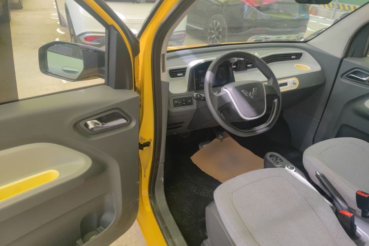 Used Wuling Hongguang MINIEV 2022 Macaron Premium Model – Lithium Iron Phosphate Driver Seat