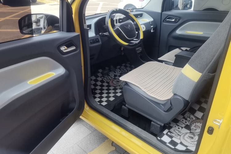 Used Wuling Hongguang MINIEV 2022 Macaron Premium Model – Lithium Iron Phosphate Driver Seat
