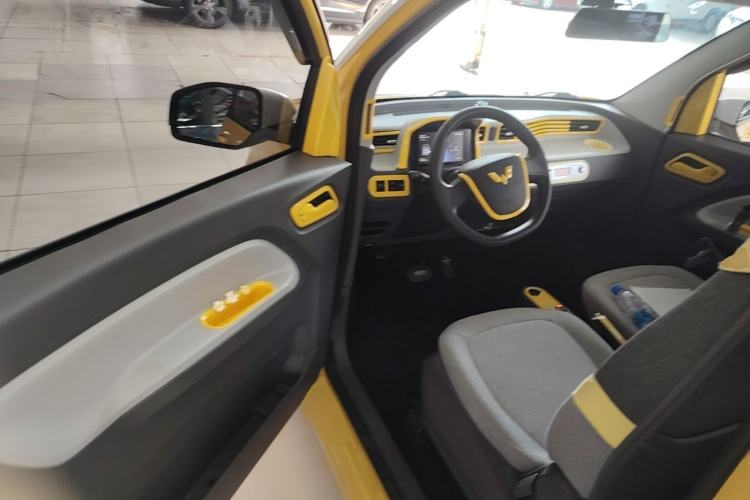 Used Wuling Hongguang MINIEV 2022 Macaron Premium Model – Lithium Iron Phosphate Driver Seat