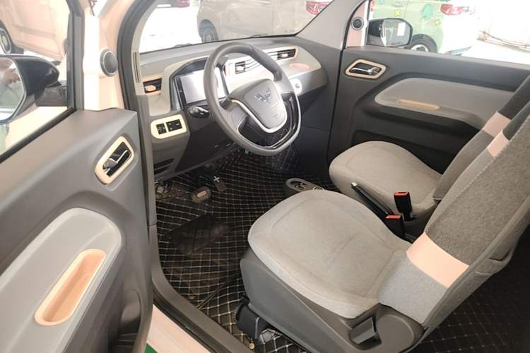 Used Wuling Hongguang MINIEV 2022 Macaron Premium Model – Lithium Iron Phosphate Driver Seat