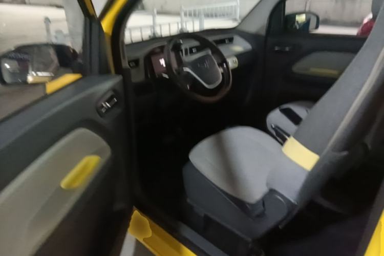 Used Wuling Hongguang MINIEV 2022 Macaron Premium Model – Lithium Ternary Battery Driver Seat