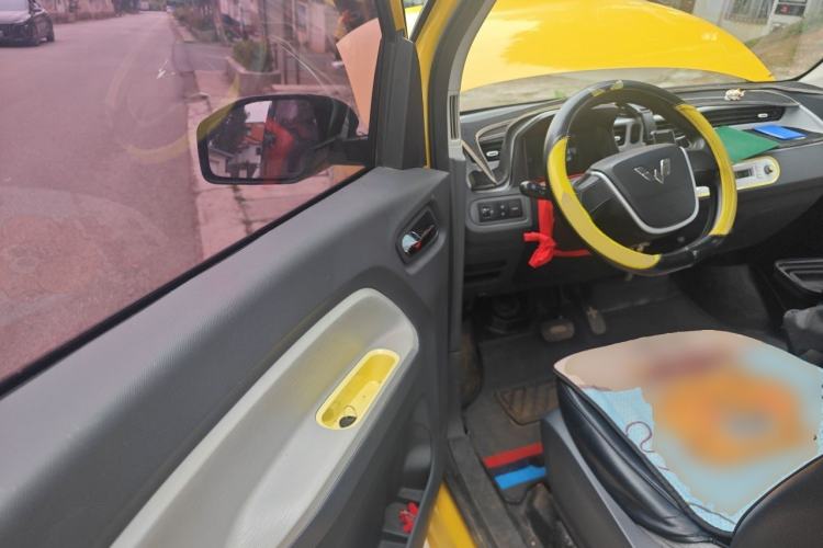 Used Wuling Hongguang MINIEV 2022 Macaron Premium Model – Lithium Iron Phosphate Driver Seat
