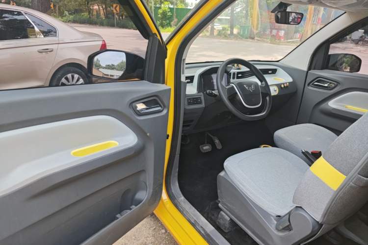 Used Wuling Hongguang MINIEV 2022 Macaron Fashion Model Lithium Iron Phosphate Driver Seat
