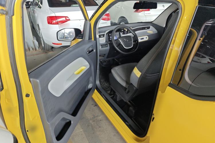 Used Wuling Hongguang MINIEV 2022 Macaron Premium Model – Lithium Iron Phosphate Driver Seat