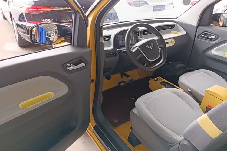 Used Wuling Hongguang MINIEV 2022 Macaron Premium Model – Lithium Iron Phosphate Driver Seat