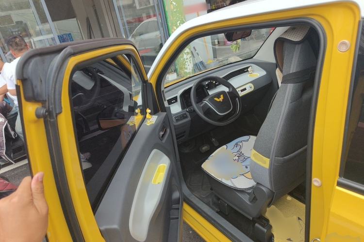 Used Wuling Hongguang MINIEV 2022 Macaron Premium Model – Lithium Ternary Battery Driver Seat