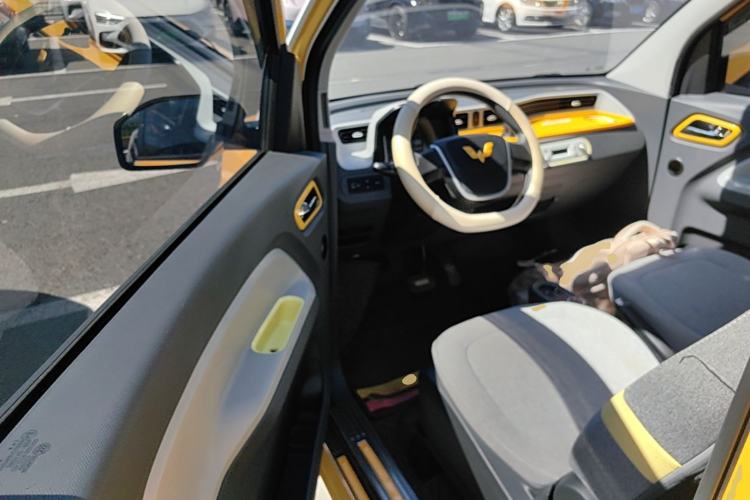 Used Wuling Hongguang MINIEV 2022 Macaron Fashion Model Lithium Iron Phosphate Driver Seat