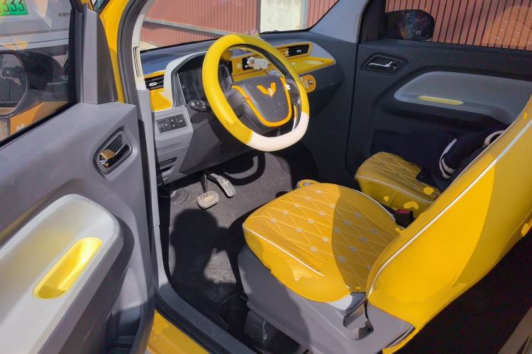 Used Wuling Hongguang MINIEV 2022 Macaron Premium Model – Lithium Iron Phosphate Driver Seat