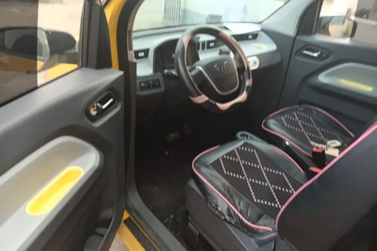 Used Wuling Hongguang MINIEV 2022 Macaron Premium Model – Lithium Iron Phosphate Driver Seat