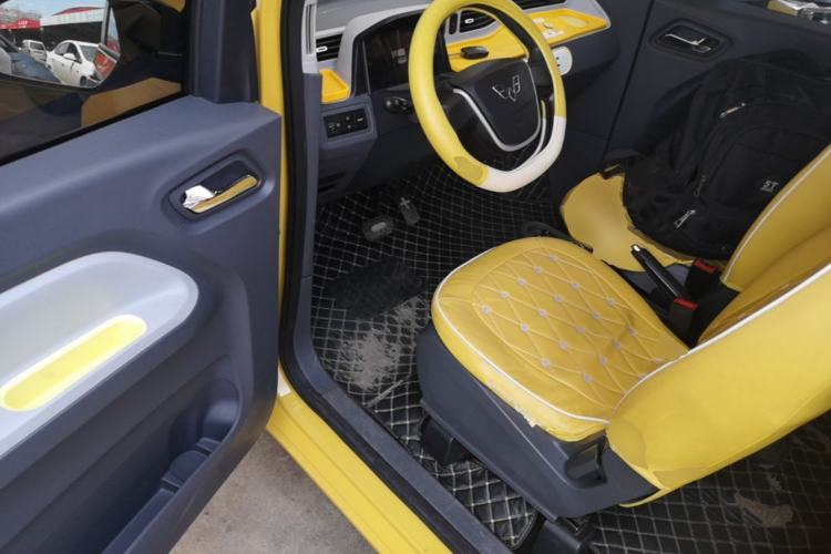 Used Wuling Hongguang MINIEV 2022 Macaron Premium Model – Lithium Ternary Battery Driver Seat