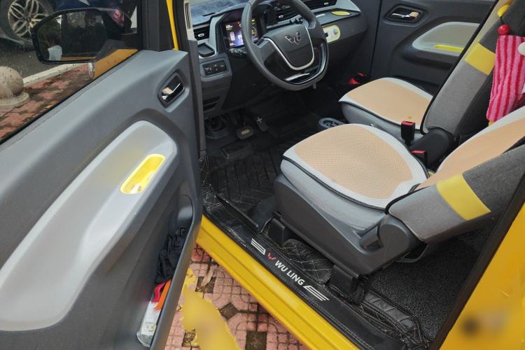 Used Wuling Hongguang MINIEV 2022 Macaron Fashion Edition Lithium-Nickel-Cobalt-Alpha-oxide Driver Seat