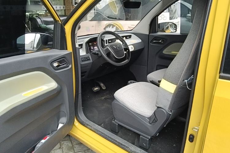 Used Wuling Hongguang MINIEV 2022 Macaron Premium Model – Lithium Iron Phosphate Driver Seat
