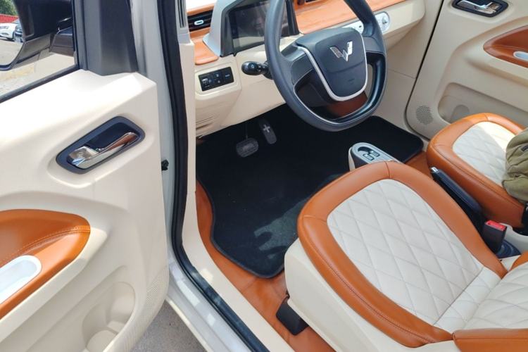 Used Wuling Hongguang MINIEV 2022 Macaron Premium Model – Lithium Iron Phosphate Driver Seat