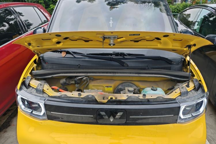 Used Wuling Hongguang MINIEV 2022 Macaron Fashion Model Lithium Iron Phosphate Engine Bay
