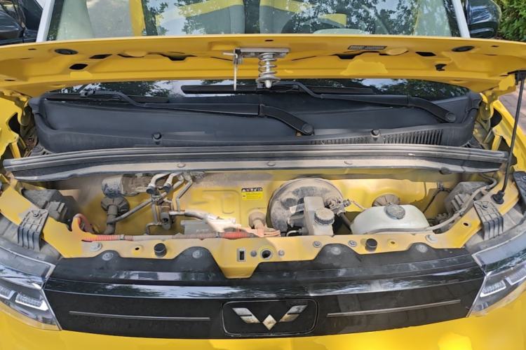 Used Wuling Hongguang MINIEV 2022 Macaron Fashion Model Lithium Iron Phosphate Engine Bay
