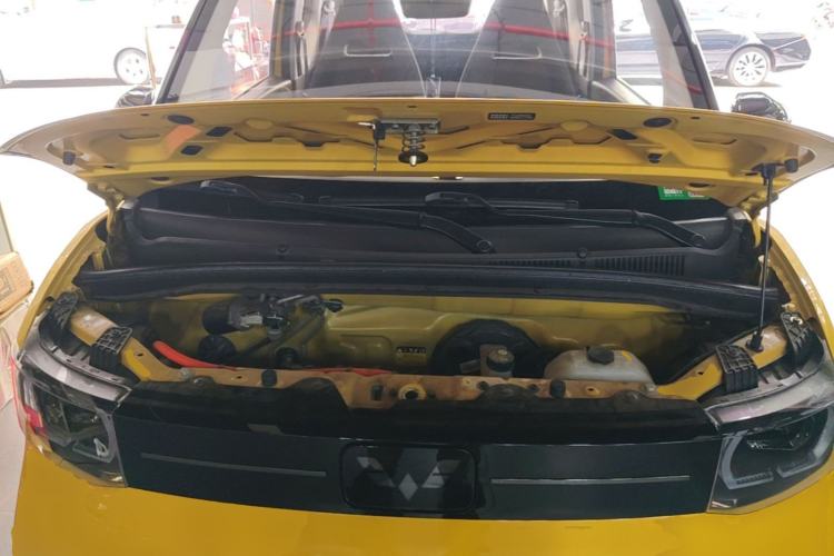 Used Wuling Hongguang MINIEV 2022 Macaron Fashion Model Lithium Iron Phosphate Engine Bay