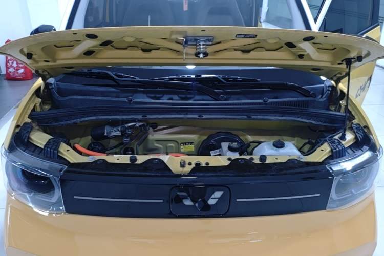 Used Wuling Hongguang MINIEV 2022 Macaron Fashion Model Lithium Iron Phosphate Engine Bay