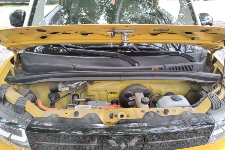 Used Wuling Hongguang MINIEV 2022 Macaron Premium Model – Lithium Ternary Battery Engine Bay