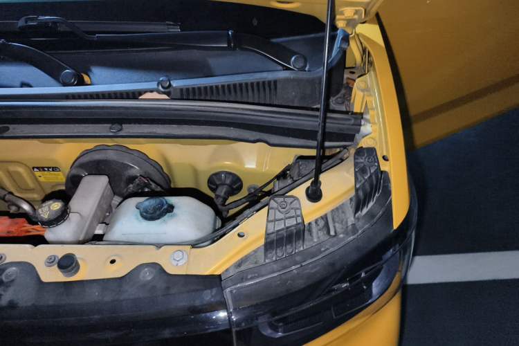Used Wuling Hongguang MINIEV 2022 Macaron Fashion Model Lithium Iron Phosphate Engine Bay Left