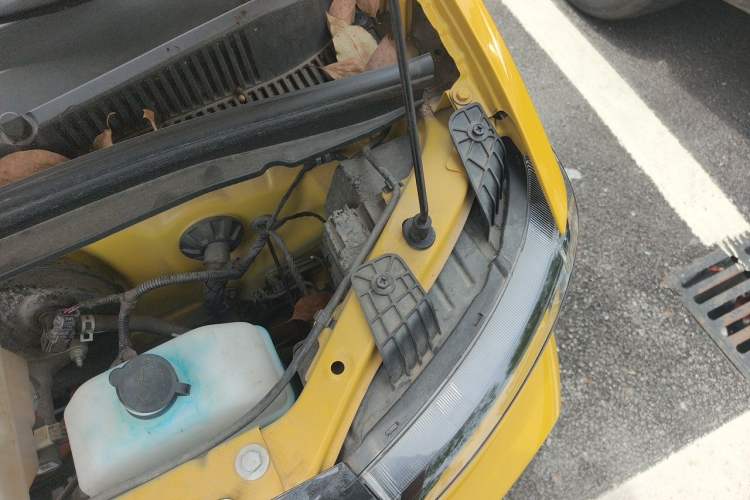 Used Wuling Hongguang MINIEV 2022 Macaron Premium Model – Lithium Ternary Battery Engine Bay Left