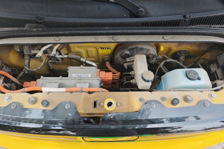 Used Wuling Hongguang MINIEV 2022 Macaron Fashion Model Lithium Iron Phosphate Engine Bay